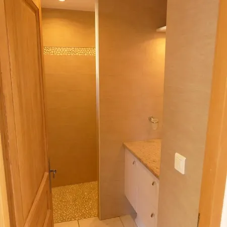 Face A La * La Croix-Valmer